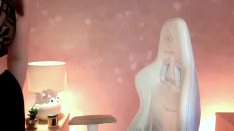 Mila Fleur online show from June 3, 2026, 2:33 pm