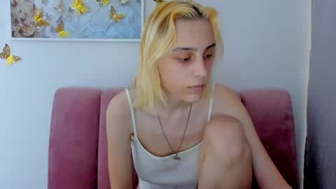 MilaGlow online show from January 16, 2026, 2:43 pm