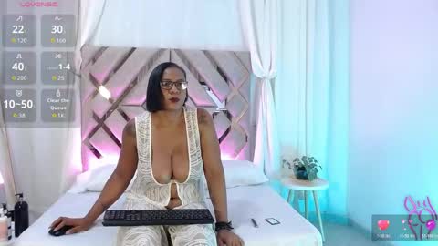 Snapshot of milamonroexx chatting on June 3, 2026, 2:03 am MilaMonroeXX online show from June 3, 2026, 2:03 am