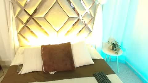 MilaMonroeXX online show from July 30, 2026, 2:43 am