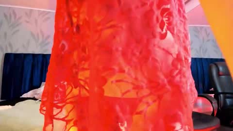 Snapshot of milan_daph chatting on February 14, 2026, 5:32 pm Daphne online show from February 14, 2026, 5:32 pm