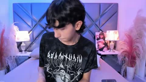 milan_lewiss online show from April 15, 2026, 12:56 pm