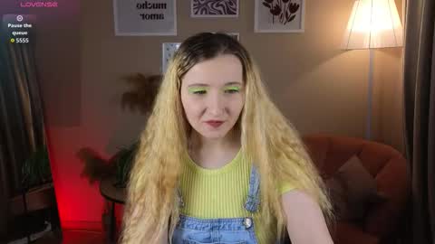 Snapshot of milana__key chatting on October 7, 2025, 9:23 pm Milana online show from October 7, 2025, 9:23 pm