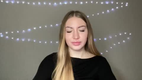 Snapshot of milanaaa_ chatting on December 5, 2024, 7:49 pm Milana online show from December 5, 2024, 7:49 pm