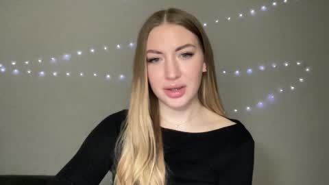 Snapshot of milanaaa_ chatting on December 6, 2024, 1:33 pm Milana online show from December 6, 2024, 1:33 pm