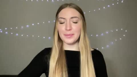 Snapshot of milanaaa_ chatting on December 8, 2024, 6:17 pm Milana online show from December 8, 2024, 6:17 pm