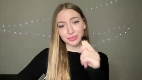 Snapshot of milanaaa_ chatting on December 10, 2024, 1:55 pm Milana online show from December 10, 2024, 1:55 pm