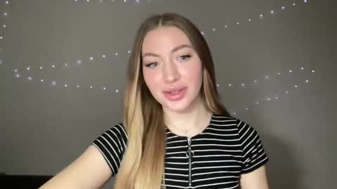 Snapshot of milanaaa_ chatting on December 12, 2024, 7:15 pm Milana online show from December 12, 2024, 7:15 pm