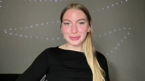 Snapshot of milanaaa_ chatting on December 24, 2024, 6:50 pm Milana online show from December 24, 2024, 6:50 pm