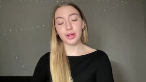 Snapshot of milanaaa_ chatting on December 28, 2024, 4:30 pm Milana online show from December 28, 2024, 4:30 pm