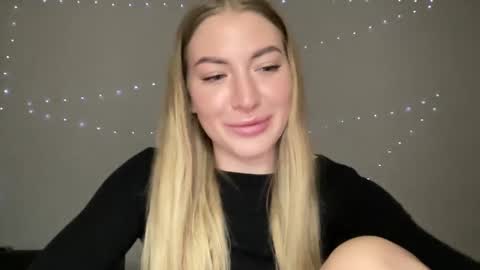 Snapshot of milanaaa_ chatting on December 30, 2024, 7:21 pm Milana online show from December 30, 2024, 7:21 pm