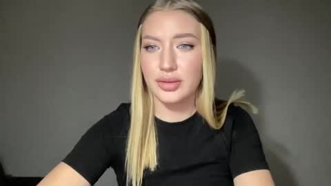 Snapshot of milanaaa_ chatting on January 17, 2025, 2:07 pm Milana online show from January 17, 2025, 2:07 pm