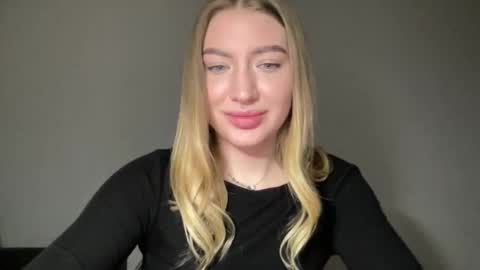 Snapshot of milanaaa_ chatting on January 18, 2025, 9:45 pm Milana online show from January 18, 2025, 9:45 pm