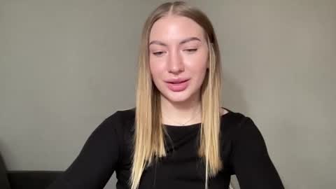 Snapshot of milanaaa_ chatting on January 19, 2025, 11:01 am Milana online show from January 19, 2025, 11:01 am