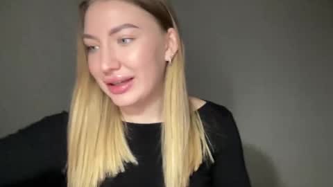 Snapshot of milanaaa_ chatting on January 21, 2025, 11:35 am Milana online show from January 21, 2025, 11:35 am