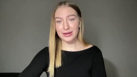 Snapshot of milanaaa_ chatting on January 24, 2025, 1:03 pm Milana online show from January 24, 2025, 1:03 pm