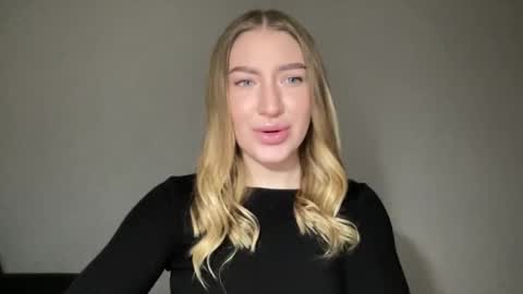 Snapshot of milanaaa_ chatting on January 26, 2025, 1:36 pm Milana online show from January 26, 2025, 1:36 pm