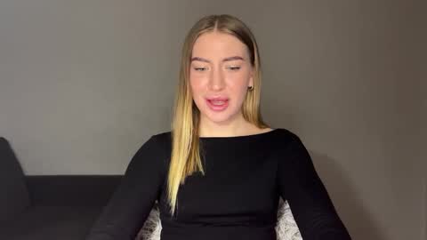 Snapshot of milanaaa_ chatting on February 2, 2025, 5:26 pm Milana online show from February 2, 2025, 5:26 pm