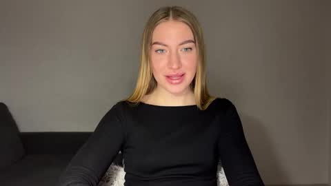 Snapshot of milanaaa_ chatting on February 2, 2025, 9:23 pm Milana online show from February 2, 2025, 9:23 pm