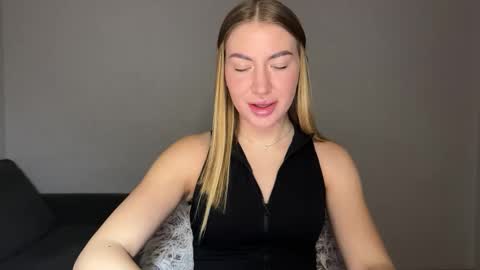 Snapshot of milanaaa_ chatting on February 9, 2025, 5:54 pm Milana online show from February 9, 2025, 5:54 pm