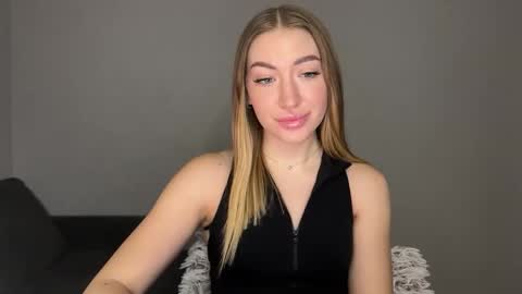 Snapshot of milanaaa_ chatting on February 14, 2025, 5:36 pm Milana online show from February 14, 2025, 5:36 pm