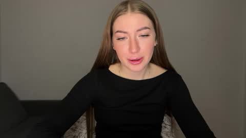 Snapshot of milanaaa_ chatting on February 19, 2025, 10:31 pm Milana online show from February 19, 2025, 10:31 pm