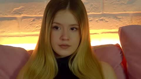 MilanaBalmain online show from December 1, 2025, 4:39 am