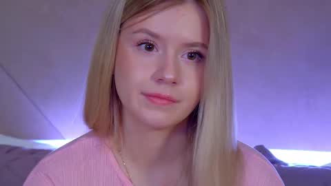 MilanaBalmain online show from February 3, 2026, 4:43 am