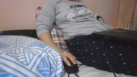 milanako online show from January 6, 2025, 1:52 pm