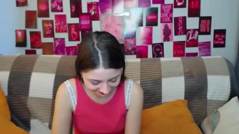 Snapshot of milanaroz chatting on February 20, 2025, 9:33 am milanaroz online show from February 20, 2025, 9:33 am