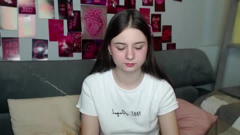 Snapshot of milanaroz chatting on October 24, 2025, 5:37 am milanaroz online show from October 24, 2025, 5:37 am