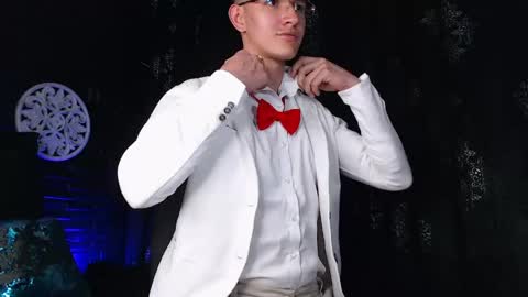 milandavid1 online show from April 21, 2026, 6:23 pm