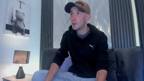 Snapshot of milanwhite_ chatting on February 20, 2026, 12:05 pm MILAN online show from February 20, 2026, 12:05 pm