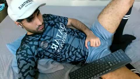 milanzaire online show from December 15, 2025, 11:42 pm