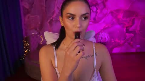 Snapshot of milashalovely chatting on October 25, 2025, 8:25 pm Milasha online show from October 25, 2025, 8:25 pm