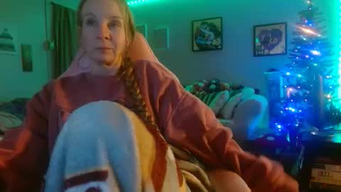 Snapshot of milastoned chatting on December 2, 2025, 6:52 am Mila online show from December 2, 2025, 6:52 am