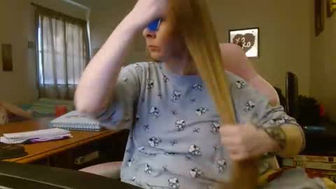 Mila online show from March 26, 2026, 1:17 pm