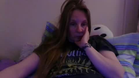 Mila online show from April 18, 2026, 7:07 pm