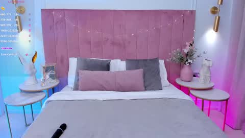 Mia online show from March 8, 2025, 5:38 am