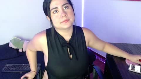 Snapshot of milawilliamss chatting on December 13, 2024, 2:05 pm Mila Williams online show from December 13, 2024, 2:05 pm