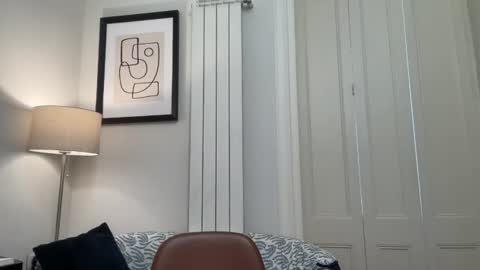 Mila online show from November 19, 2025, 11:43 am