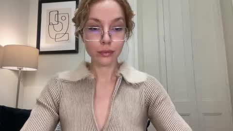 Mila online show from November 30, 2025, 3:49 pm