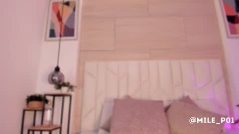 M I L E  online show from December 18, 2025, 12:11 pm