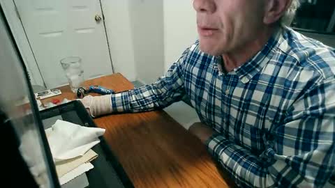 Snapshot of milehi1958 chatting on March 1, 2026, 2:35 am Milehi1958 online show from March 1, 2026, 2:35 am