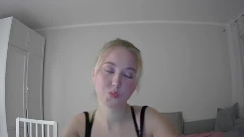 Milena new nonude shy blonde natural online show from November 4, 2025, 11:48 pm