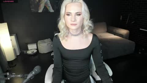 Milena online show from May 4, 2026, 1:45 am