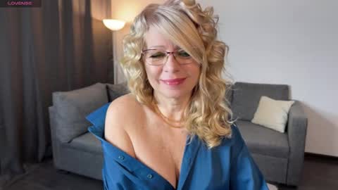 Milena online show from February 17, 2026, 5:48 am