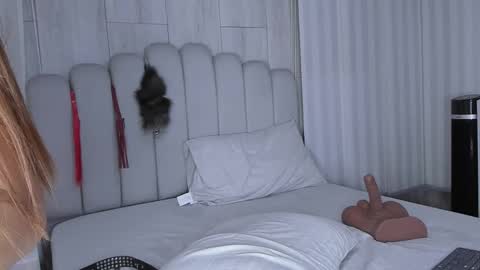 Snapshot of mileyerikson chatting on October 15, 2025, 2:33 am MILEY online show from October 15, 2025, 2:33 am