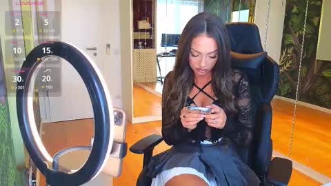 Snapshot of mileysin chatting on February 25, 2026, 1:43 pm Miley Sin online show from February 25, 2026, 1:43 pm