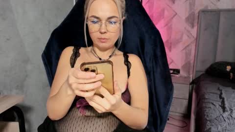 Snapshot of milf__mari chatting on January 17, 2026, 10:31 am Maria online show from January 17, 2026, 10:31 am